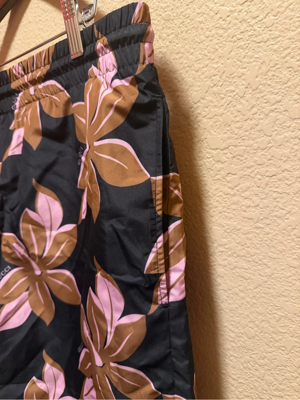 New Gucci Logo Floral Print Brown Pink Swim Shorts Size 52 / US L / Waist 34 38